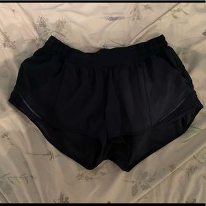 Lululemon Hotty Hot Low rise shorts 2.5 in